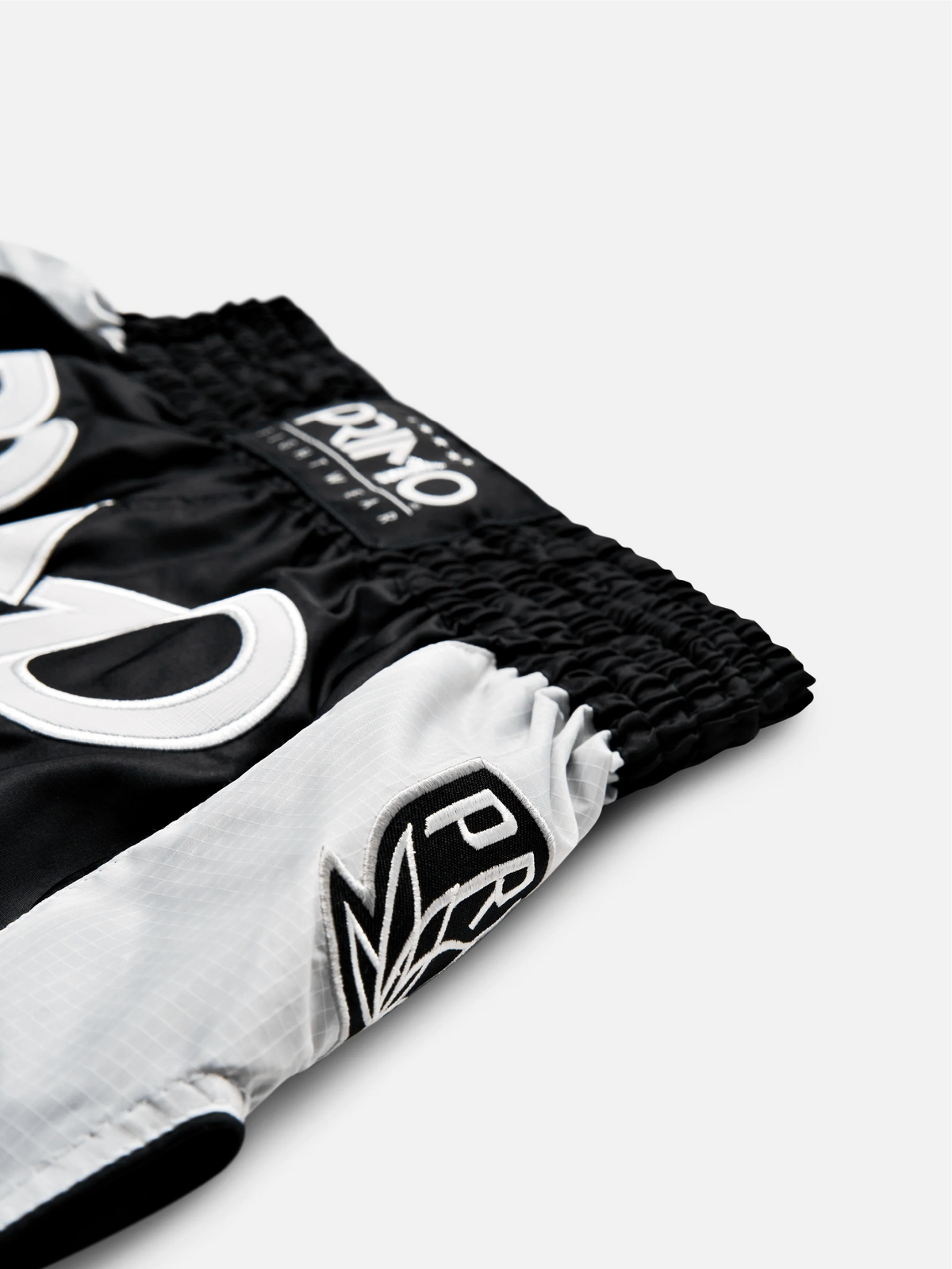 Short Muay Thai Free Flow Noir et Blanc PRIMO